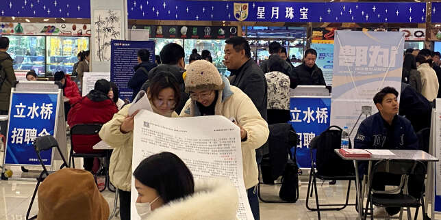 Entre baisses de salaire et postes peu qualifiés, les difficultés du marché du travail pour les jeunes Chinois