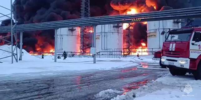 En direct, guerre en Ukraine : incendie dans une raffinerie de pétrole russe après une attaque de drone