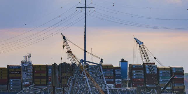 Création d’un premier couloir de navigation à travers les décombres du pont de Baltimore
