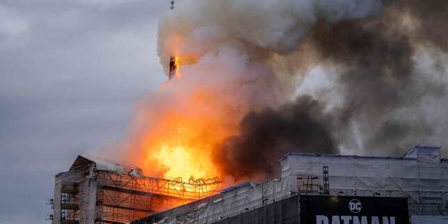 L’incendie de l’ancienne Bourse de Copenhague, un bâtiment historique du XVIIᵉ siècle, est « sous contrôle »