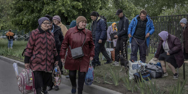 « Ça brûlait, ça brûlait ! » : dans la région de Kharkiv, des milliers d’Ukrainiens évacuent les villages frontaliers de la Russie