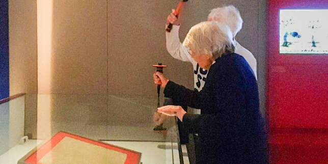 Une copie de la Magna Carta visée à Londres par deux militantes de Just Stop Oil