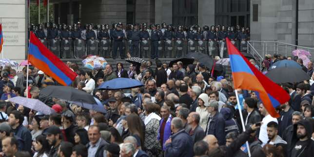 En Arménie, plus de deux cents manifestants antigouvernementaux interpellés après la cession de territoires à l’Azerbaïdjan